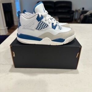 Jordan Retro 4 Military Blue